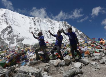 on the top of Larke la pass