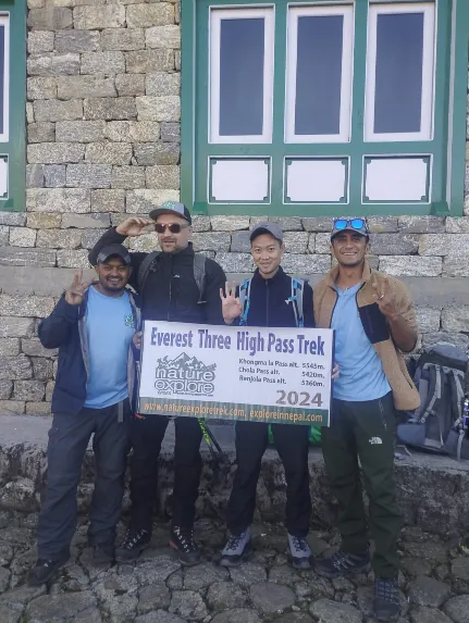 エベレスト3つの高山峠トレッキング。3つの高山峠トレッキング中にガイドが撮影した写真 