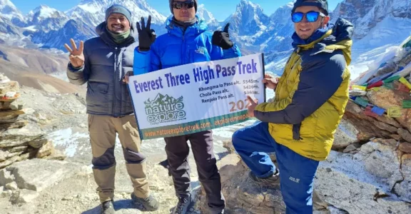 エベレスト3つの高山峠トレッキング。3つの高山峠トレッキング中にガイドが撮影した写真