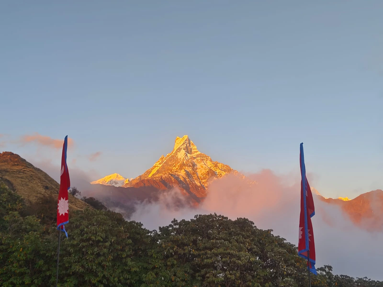 Mt. fishtail with sunset views from Badal dada.