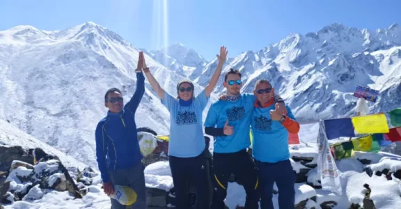 Team on the top of the Kyangging ri viewpoint alt.4700m