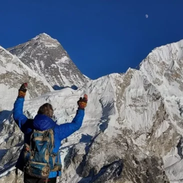 Mount everest view on the way to Kala patther