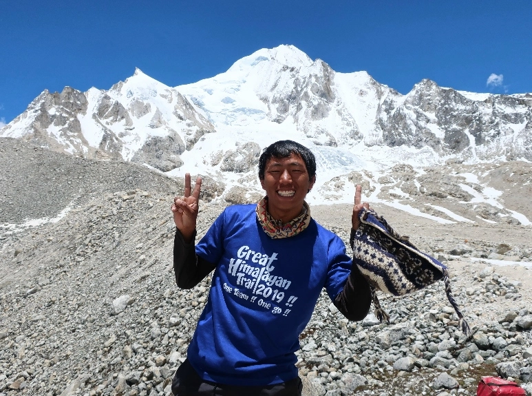 along the way to Larke la pass