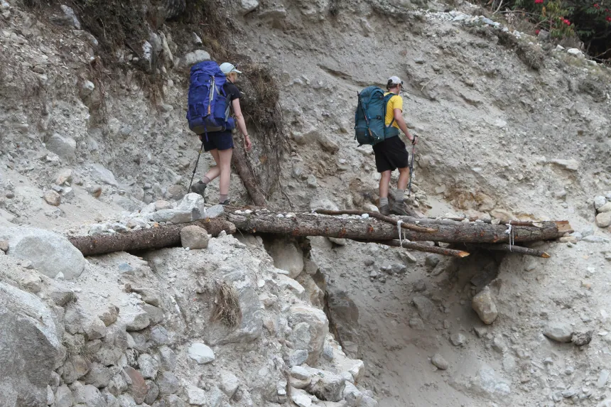 trekkeres crossing the wooden bride along the way to Kanchenjunga base camp