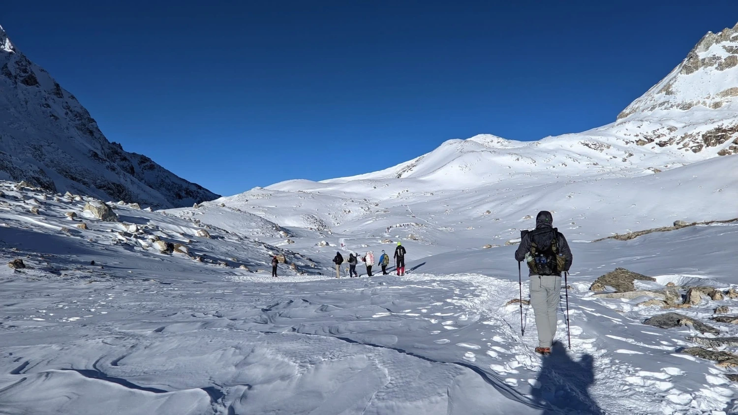 رحلة حلبة ماناسلو أعلى ممر لارك.