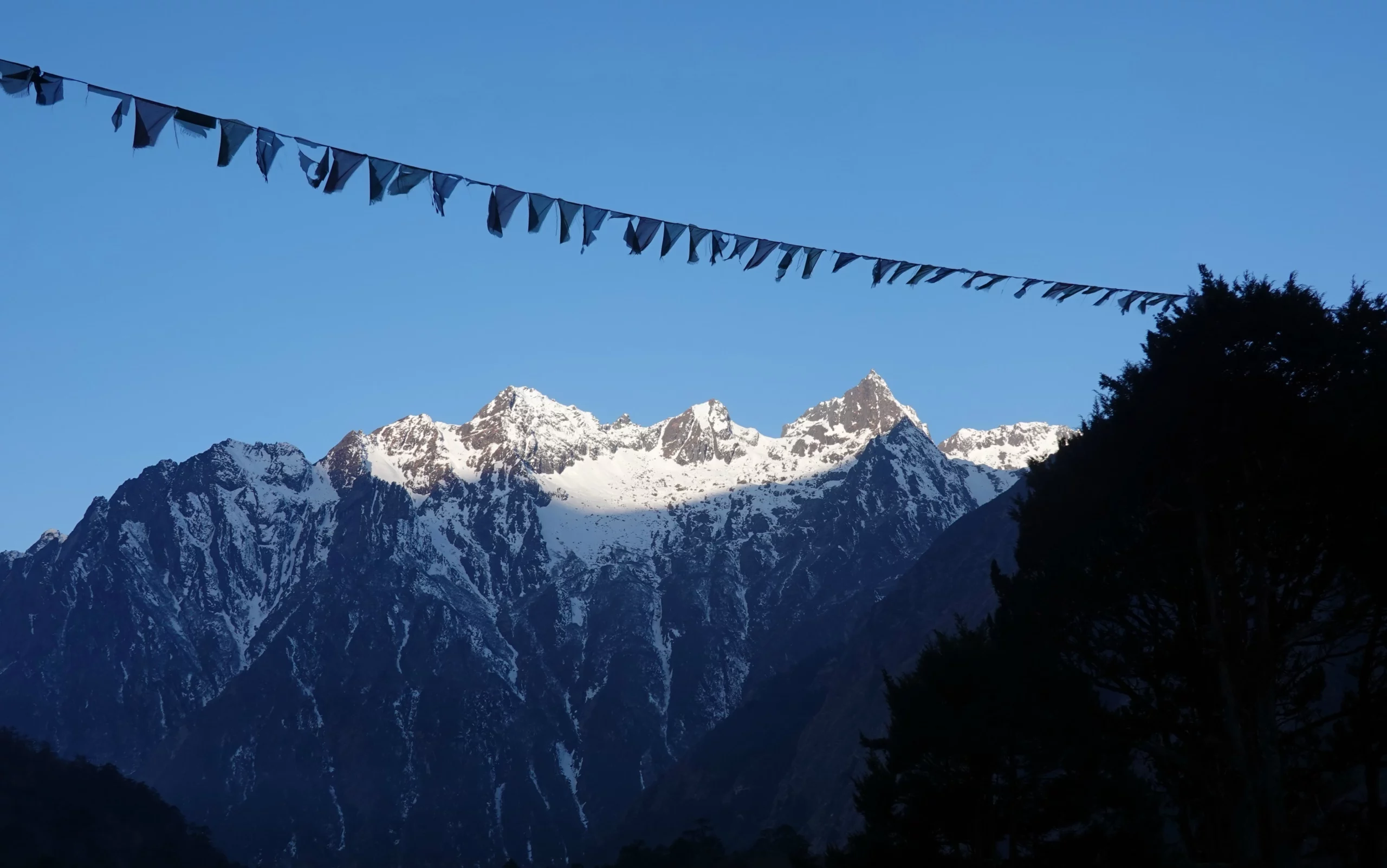 Early mounts view of kanchenjunga range scaled