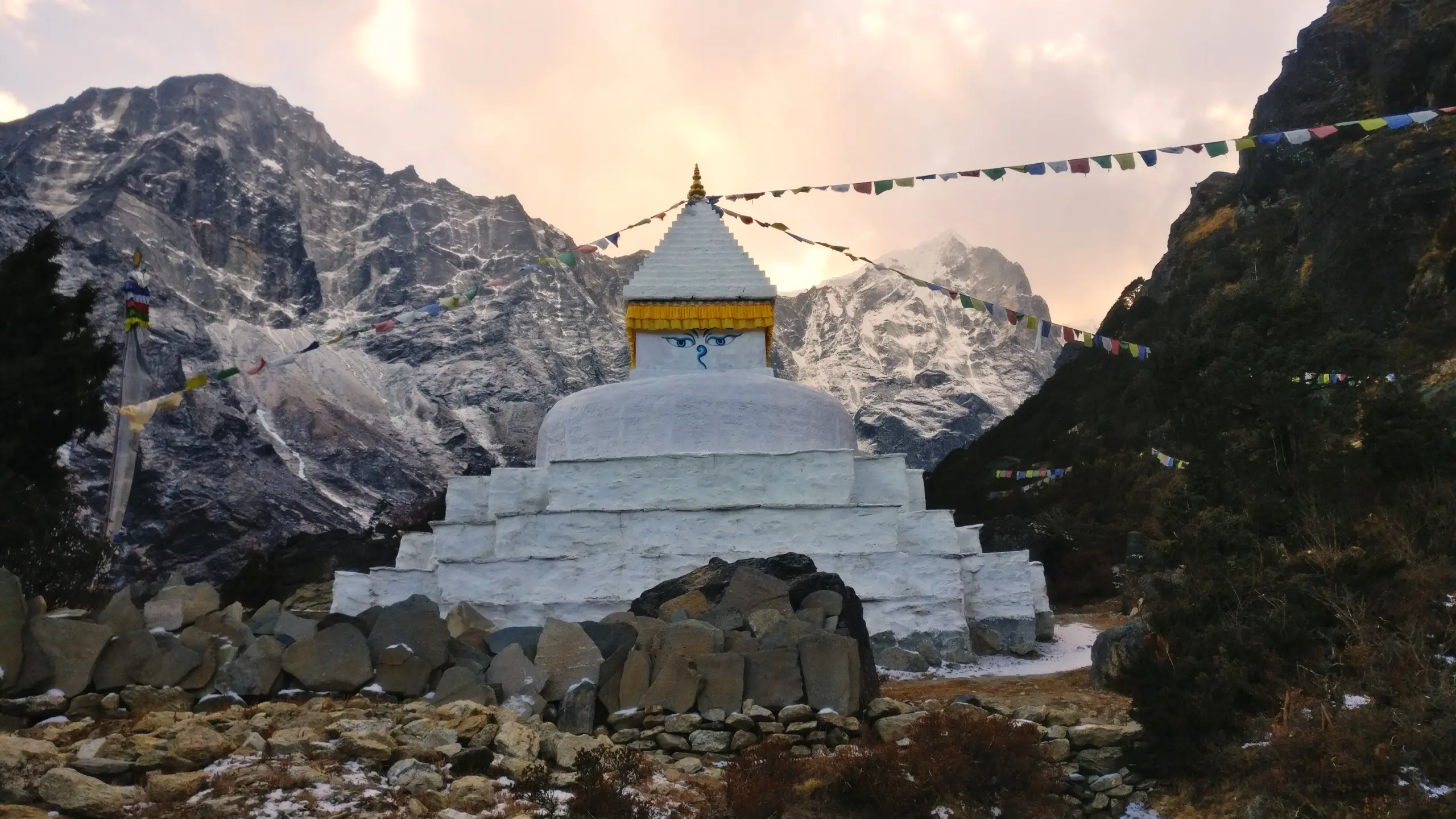 Everest Three High Passes Trek 2026/2027